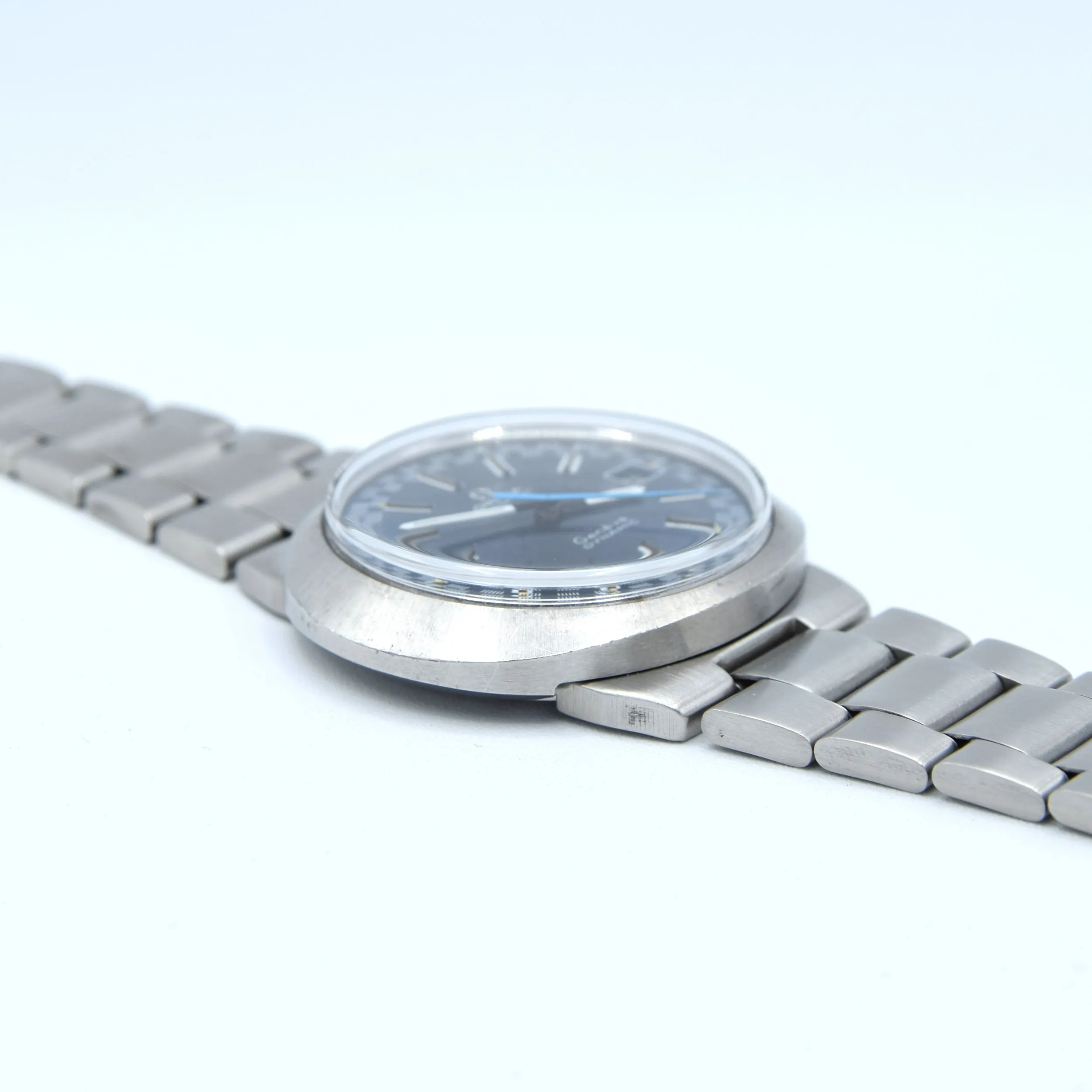 1969 Omega Geneve Dynamic Automatic Date with Rarer blue racing Dial 166.039 in Stainless Steel on Bracelet