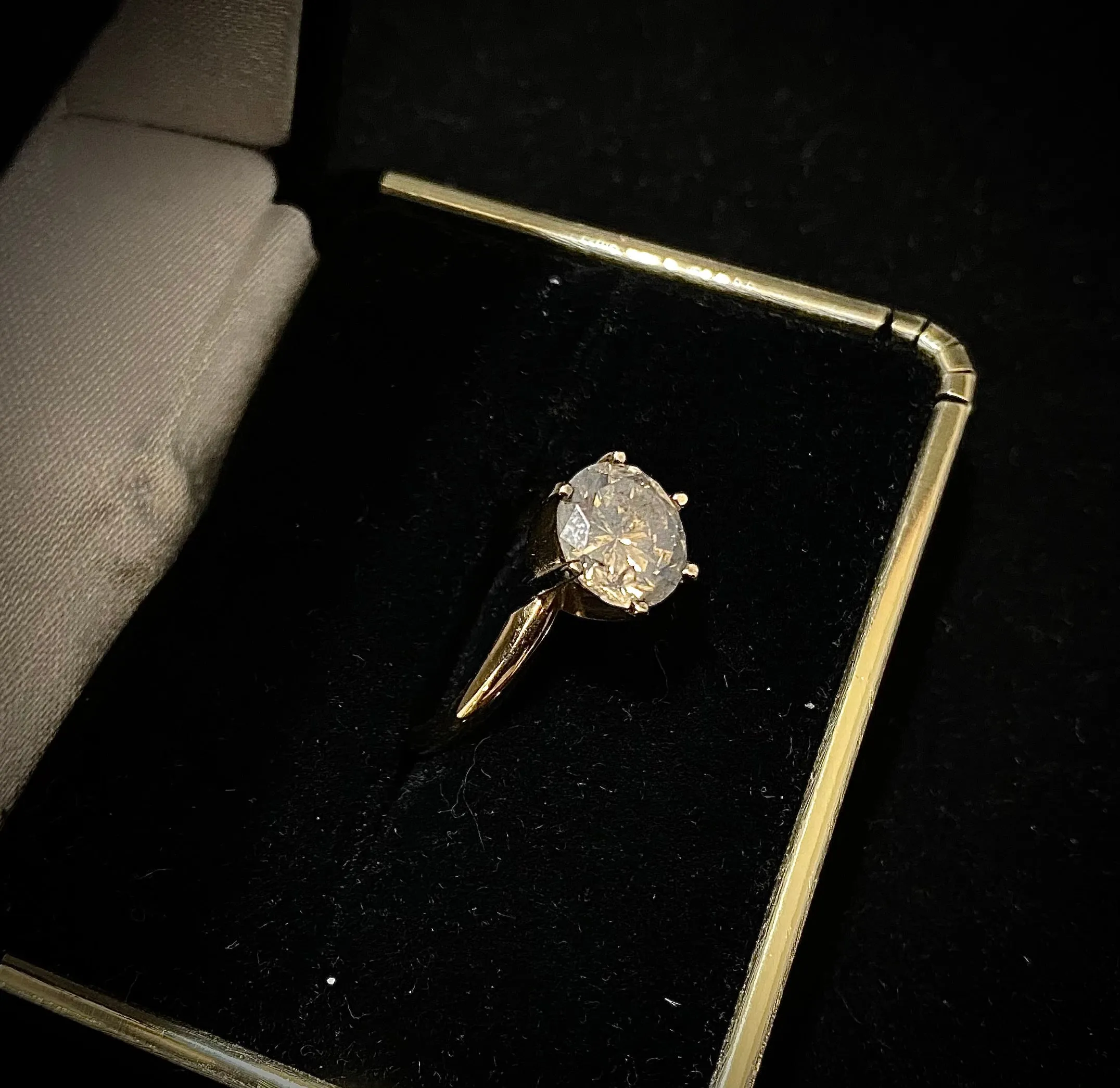 Beautiful Unique Solid Yellow Gold 3Ct. Diamond Solitaire Engagement Ring - $30K Appraisal Value w/ CoA! }
